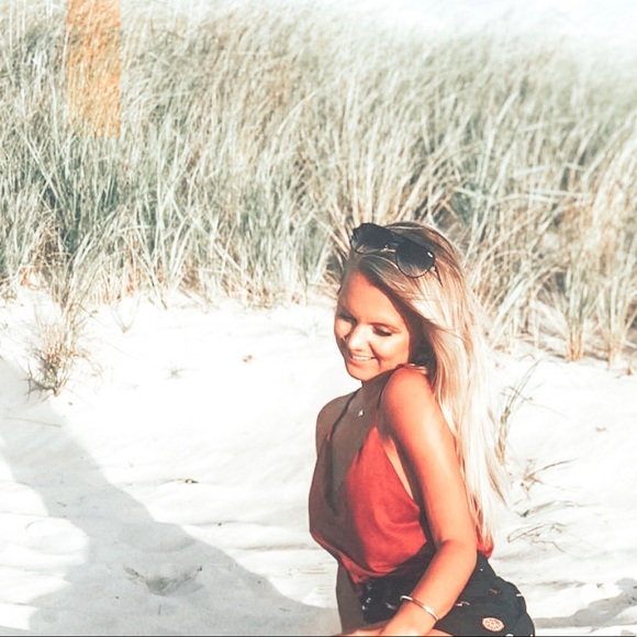 Meet your Posher, Amanda - Picture 1 of 1